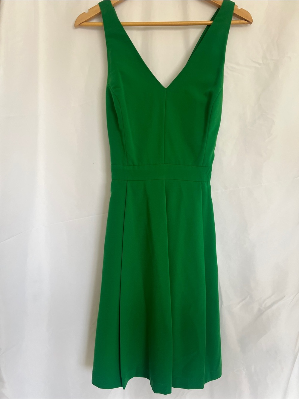 Green V-Neck Sleeveless A-Line Dress